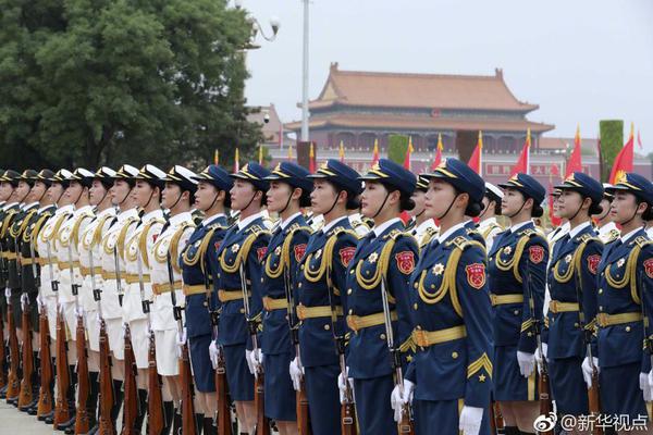 女子将猫藏衣服扮孕妇乘火车被拦 母亲怒扇其耳光_CN2服务器访问稳定