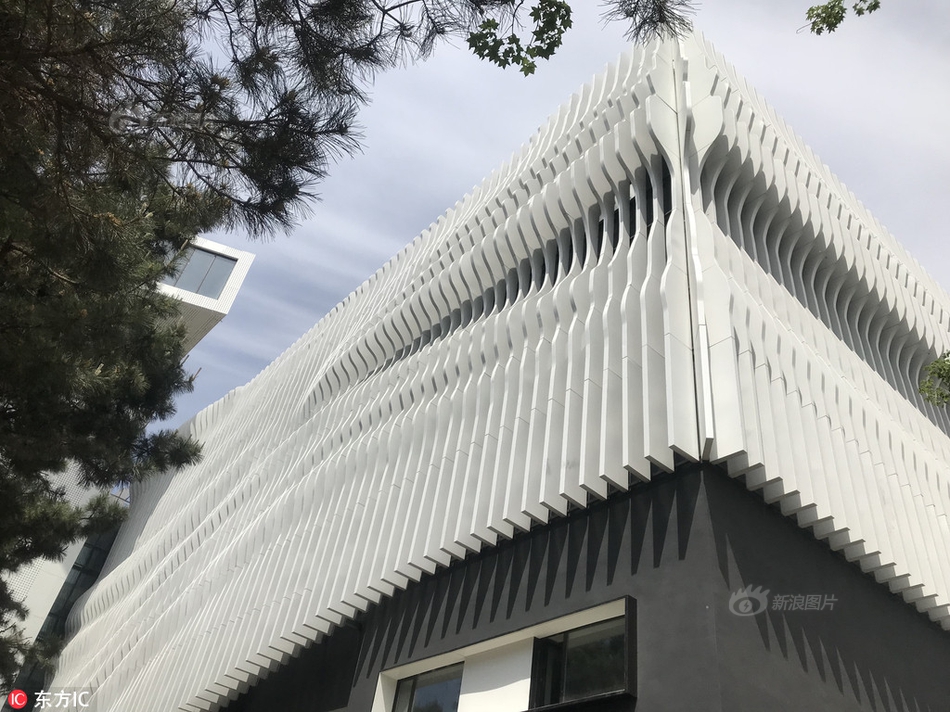 为什么歼-20用减速伞,而F-22不用,是技术落后吗?_国内云服务器提供商