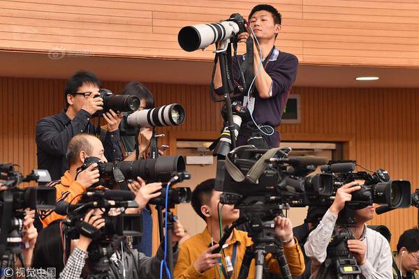 新青年耀青春 关晓彤杨幂热巴等宣誓接力_国内有哪些云服务器的提供商