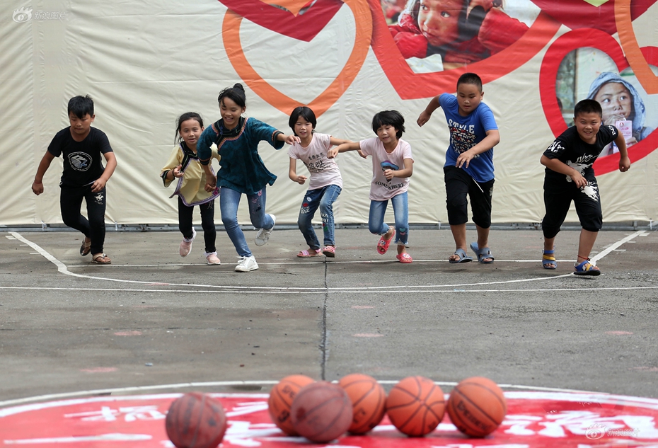 实拍派出所24小时：小伙嫌女友打游戏太吵要自杀，都是鸡毛蒜皮_9929容器部署