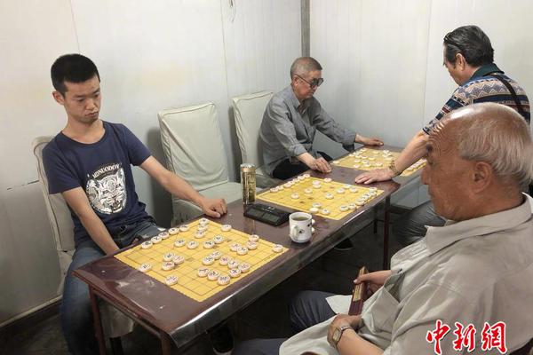 还没去就被嫌弃了 英国人用更大“特朗普宝宝”气球迎接他