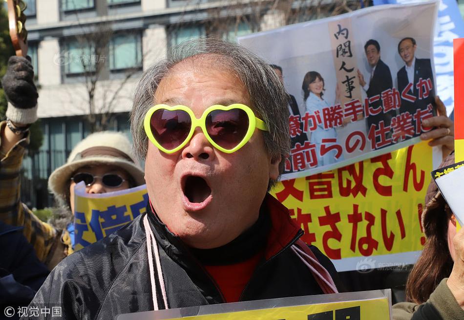 韩首次开放非军事区道路:铁丝网挂"地雷"警示标志_9929AI推理