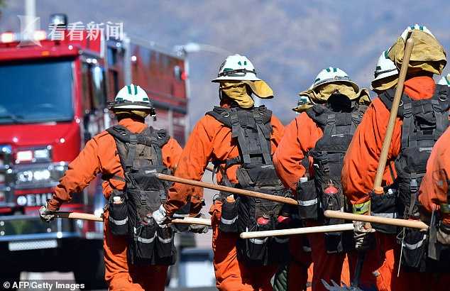 小车失控撞护栏 司机遭一“箭”穿喉奇迹生还_云桌面