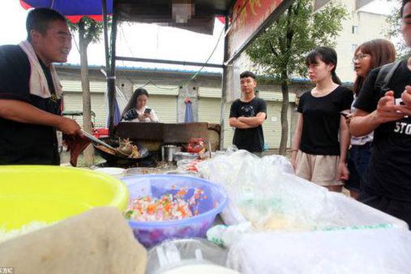 在体育馆里跳基宗巴舞，热情而激烈，网友直呼：“顶不住”！_云电脑托管