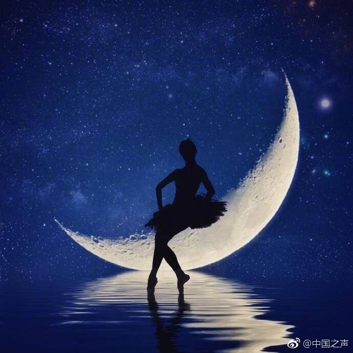 伦敦希思罗机场北部城镇集装箱仓库起火 现场黑烟滚滚
