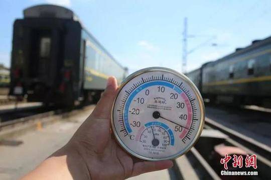 男艺人选秀被淘汰 竟在机场被粉丝扔鸡蛋_对象存储
