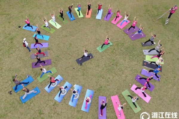 俄新登陆舰首舰造了14年 排水量仅6千吨远不及我071_9929云主机方案