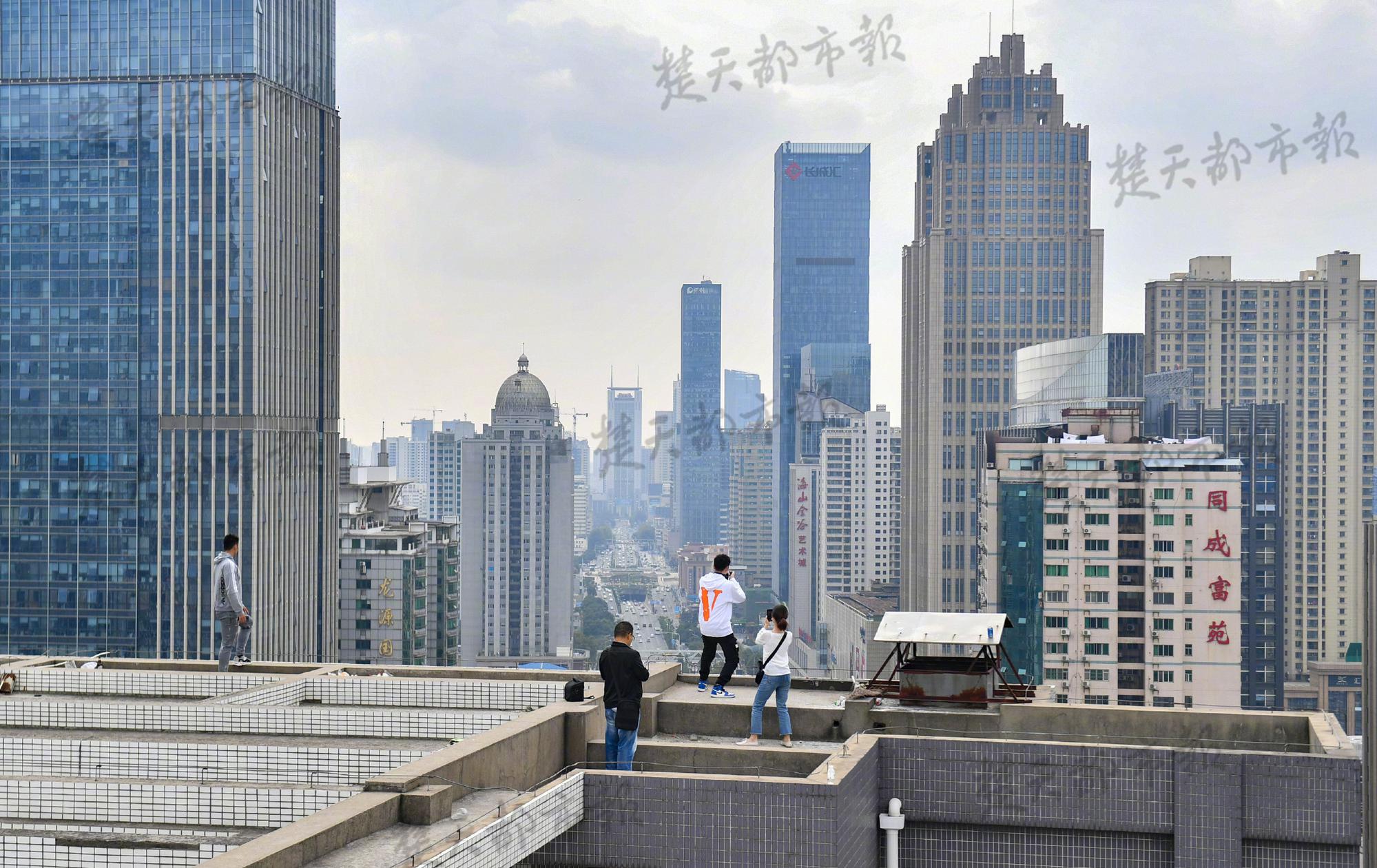 80高龄的黑暗骑士，在游戏中书写过哪些传奇_香港CN2服务器性价比