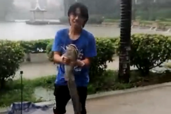 土耳其国产航母距下水就差临门一脚,突发火灾烧得面目全非_CN2服务器直连回国