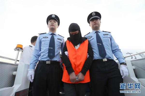 欧冠-萨拉赫传射 利物浦总比分6-1晋级_云安卓模拟器