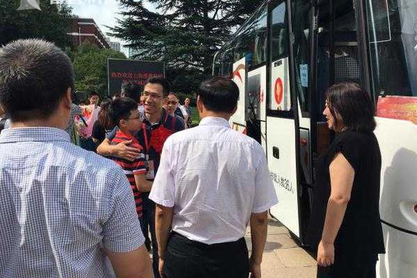 张柏芝小儿子颜值堪忧，长个儿很快，网友：难道随爸爸？_云服务器38元/年