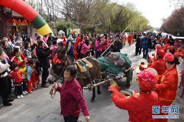 鹅眼：30年采矿青山绿水变深坑，转型旅游开发又成烂尾_云服务器有什么用