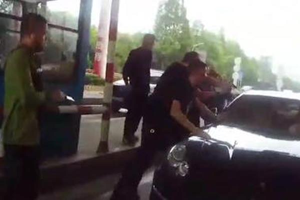 瑞士催促台当局:陈水扁家族这3亿存款怎么办?_9929云服务器