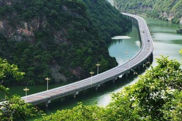 组图:张国荣唐鹤德陈淑芬30年前旧照曝光 哥哥面露青涩笑容纯真_游戏云服务器